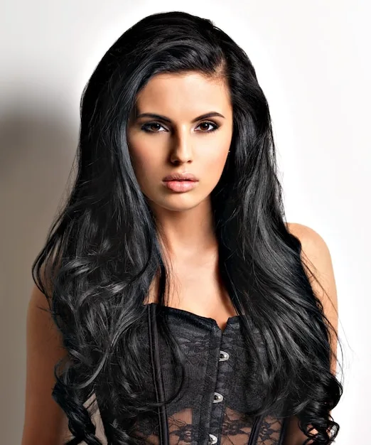 Escorte aux cheveux noirs - Gallery image 4